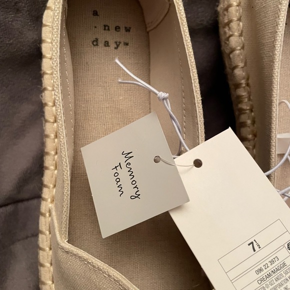 Women’s Maggie cream slip ons - Picture 5 of 6